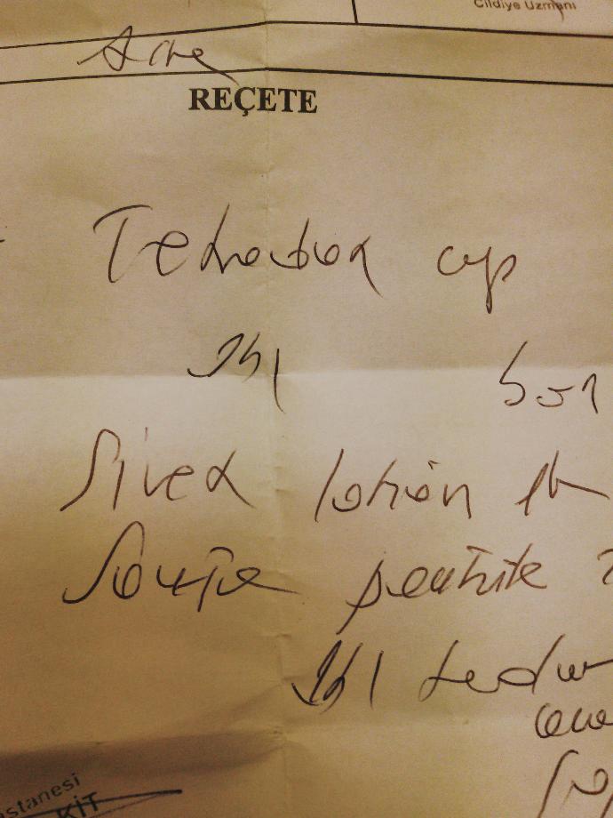 doktorlar bu yaziyi okur musunuz ,receteyi okuyamadim?
