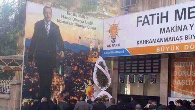 Erdoganin önünde Namaz?