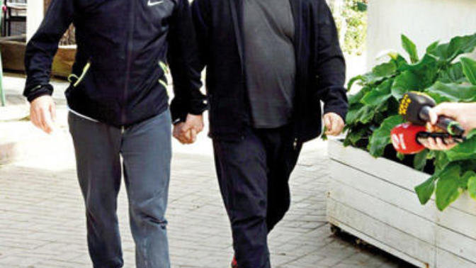 "Cem YILMAZ" ve "Ozan GÜVEN" in el ele poz vermesi hakkındaki düşünceniz nedir?
