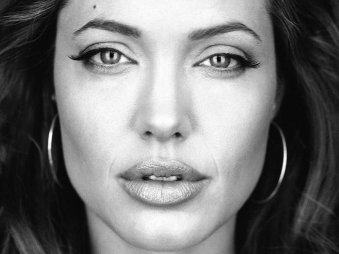 Angelina Jolie mi? Monica Bellucci mi?
