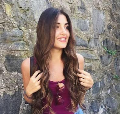 Bu Hande Erçel Çok Seksi Ve Çekici Bir Kız Değilmi ?