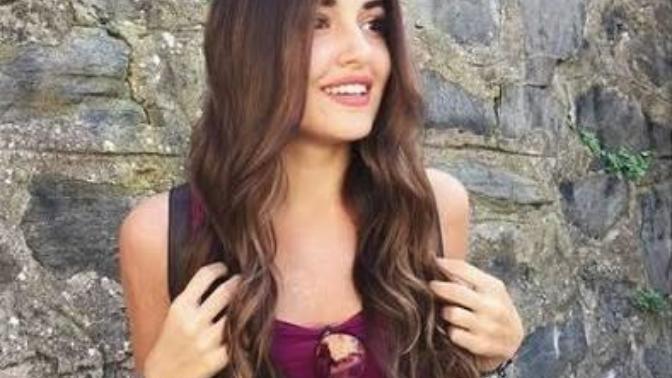 Bu Hande Erçel Çok Seksi Ve Çekici Bir Kız Değilmi?