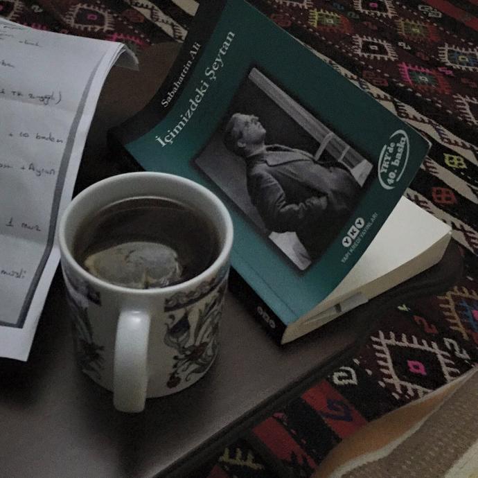 Kitap , çay, müzik benim üçlüm bu sizin üçlünüz nedir?