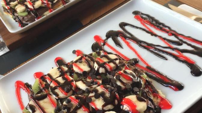Sizce waffle abartılmış balon bir tatlı mı yoksa güzel bir tatlı mı?