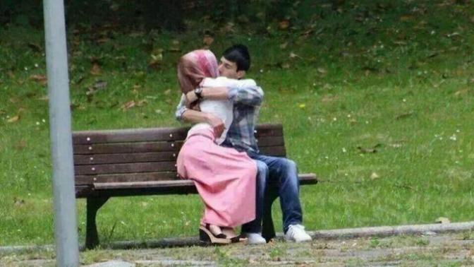 Sizce yiyişmek mi zevkli, seks mi?