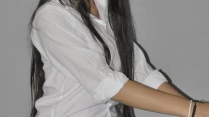 Kızlar, Lisede etek mi giydiniz pantolon mu? Ve tayt giymeyi seviyormusunuz?