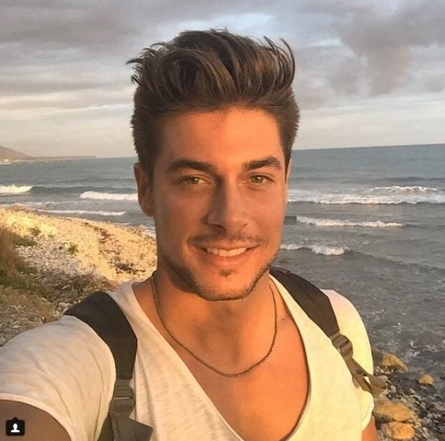çok yakışıklı değil mi <3 ???