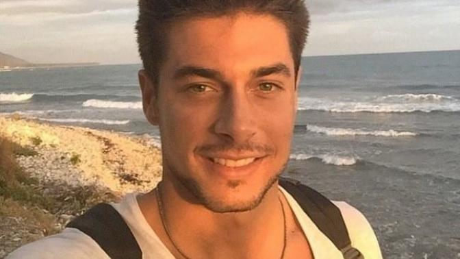 Çok yakışıklı değil mi <3 ?