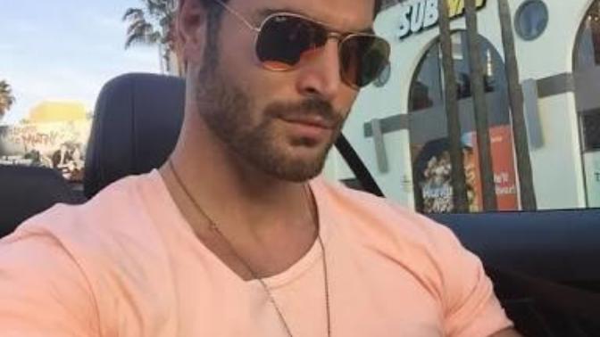 Sizce de çok yakışıklı değil mi? *_* ?
