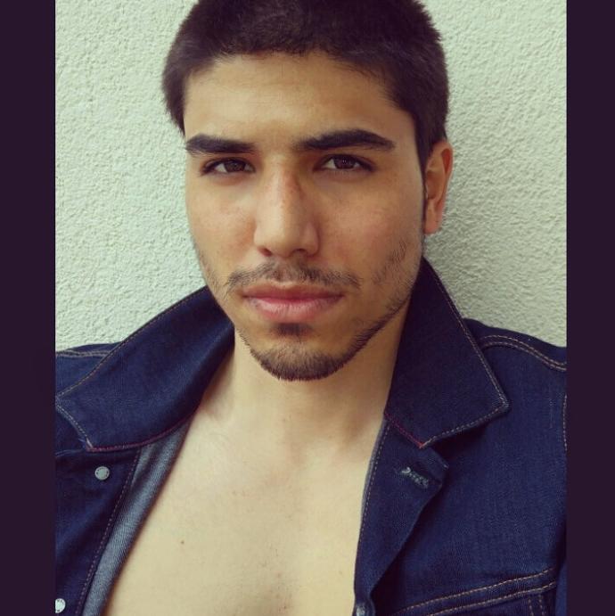 Kızlar, merhaba sizce ben fotolara bakılınca gay gibi mi duruyorum?