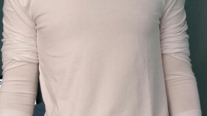 Beyaz t-shirt aldım ama göğüs uçlarım belli oluyor.😂 Sizce itici mi duruyor?