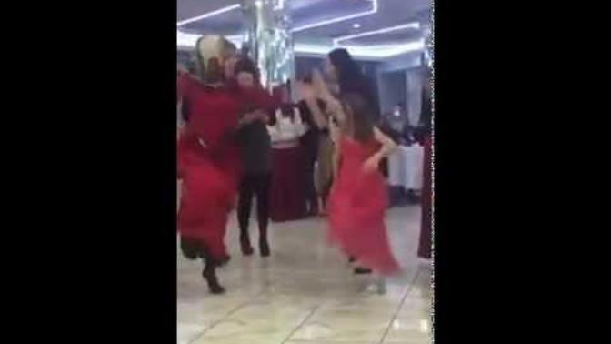 Türbanlılı bacım laikçilere pisti dar etti, nasıl buldunuz?