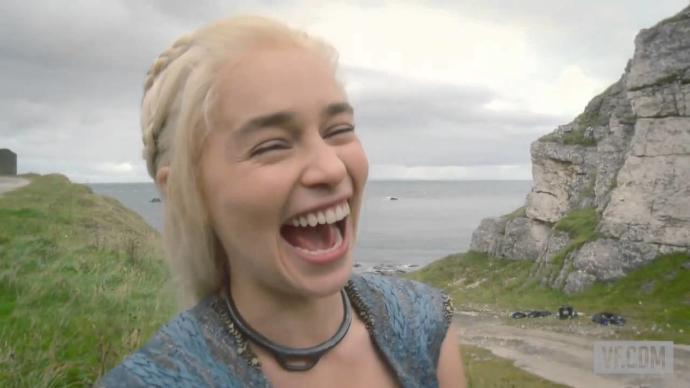 Sizce Daenerys Targaryan karakterini canlandıran Emilia Clarke başarılı mı?
