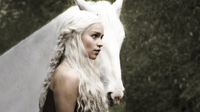 Sizce Daenerys Targaryan karakterini canlandıran Emilia Clarke başarılı mı?