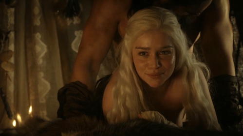 Sizce Daenerys Targaryan karakterini canlandıran Emilia Clarke başarılı mı?