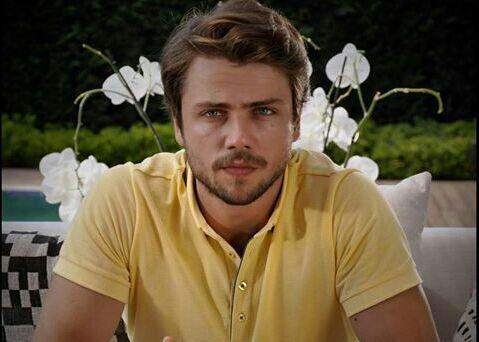 tolga sarıtaş mı daha yakışıklı yoksa berk atan mı?