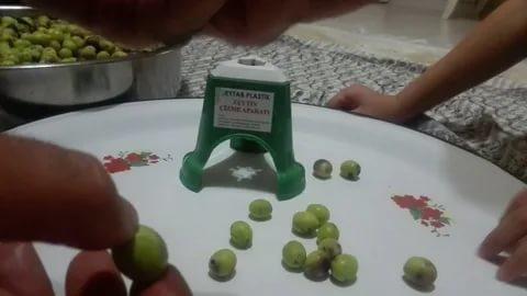 Zeytin çekirdeği nasıl çıkarılır?