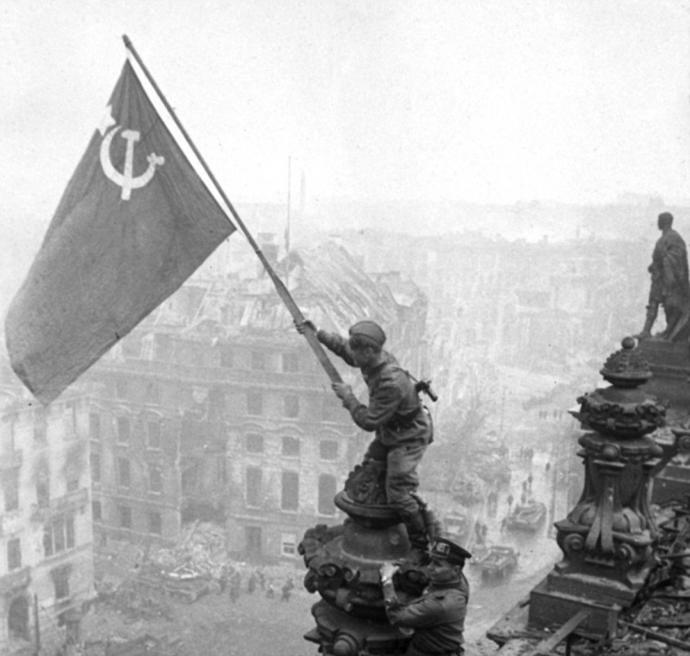 Bugün 71 yıl önce Sovyetler Birliğinin faşizmi ezip Berlin'e Kızıl Bayrağı diktiğini biliyor muydunuz?
