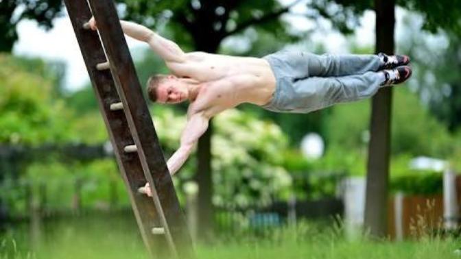 Sizce " human flag " , " bayrak duruşu " nu 15 gün içersinde yapabilirmiyim? Gerçekleştireniniz var mı?