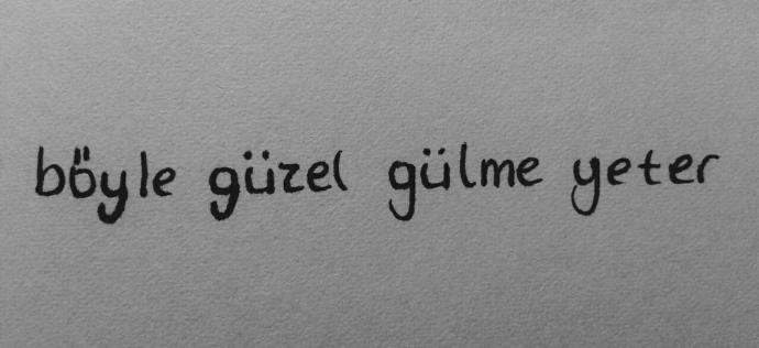 "Öyle güzel gülme" demeniz gereken birisi var mı?