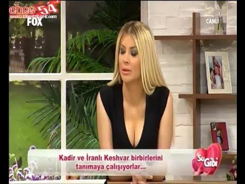 arkadaşlar sizce göğüsler hafif arası ayrıykenmi daha güzel yoksa tamamen yapışıkmı?