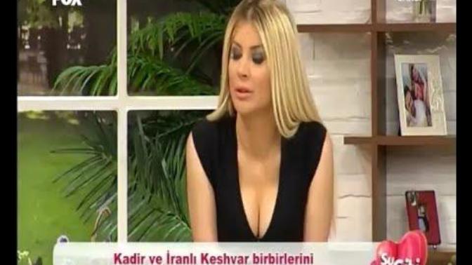 Arkadaşlar sizce göğüsler hafif arası ayrıykenmi daha güzel yoksa tamamen yapışıkmı?