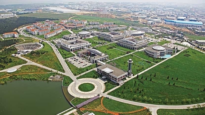Sağlık alanında hangi vakıf üniversiteleri daha iyidir?