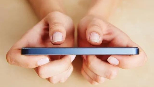 Telefonda mesaj yazarken tek parmak mı iki parmak mı kullanıyorsunuz?