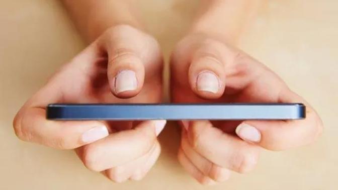 Telefonda mesaj yazarken tek parmak mı iki parmak mı kullanıyorsunuz?