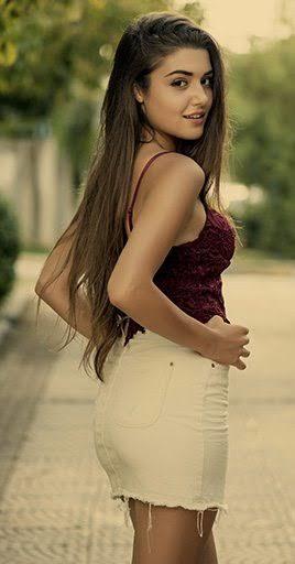 Hande Ercelin Bu Kadar Begenilmesinin Sebebi Ne sizce?