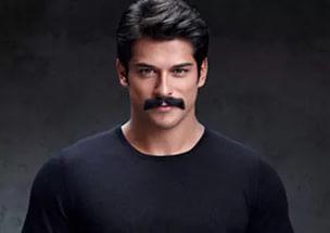 Burak Özçivit mi İspanyol sinemasının yakışıklılarından Mario Cassas mı.?