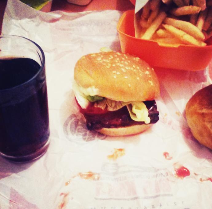 Sabah sabah hamburger yemenin zararı neler olabilir 🍔🍟 ?