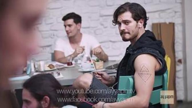 Çagatay ulusoy delibal'daki üçgen dövme?
