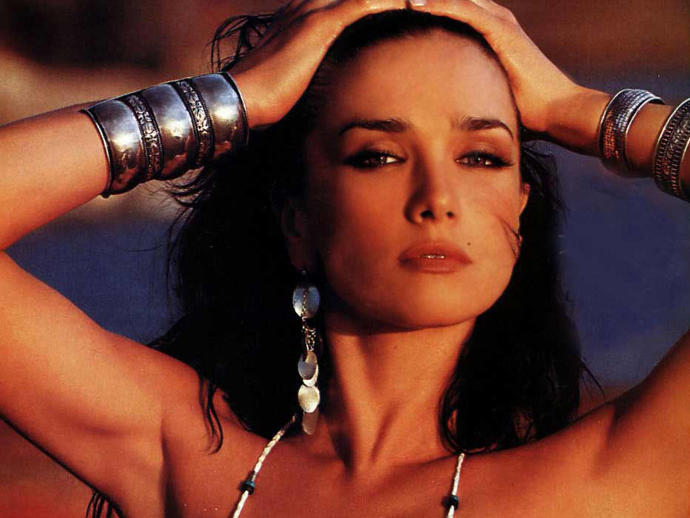 Monica Bellucci ve Natalia Oreiro güzellik babında cevap anahtarı gibi kadınlar değil mi?