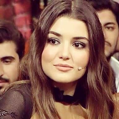 Hande Erçel Çok Abartilmadi Mi sanki monica belluci?
