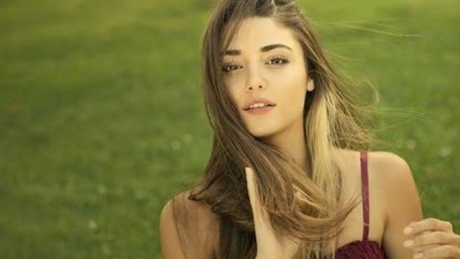 Hande Erçel Çok Abartilmadi Mi sanki monica belluci?