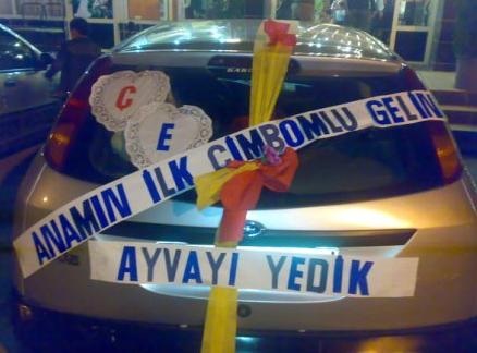 Gelin arabanızın arkasına ne yazdırdınız/yazdırırsınız?