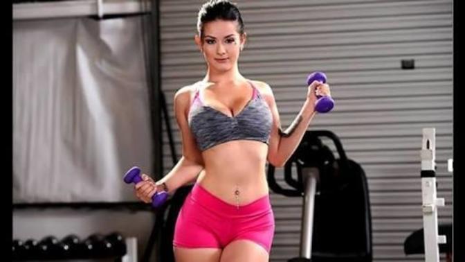 Kismetse olur Nur Erkoc Pornstar Katrina Jade'e benzemiyor mu?