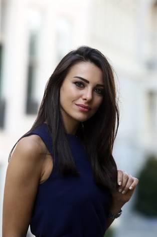 Tuvana Türkay mi Hande Erçel mi Daha Guzel ?