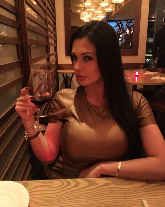 Aletta Ocean için iğrenç demiş bazı arkadaşlar... Bence çok güzel ve çekici... İğrenç mi sizce bu kadın?