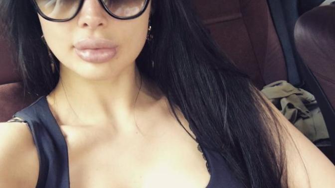 Aletta Ocean için iğrenç demiş bazı arkadaşlar... Bence çok güzel ve çekici... İğrenç mi sizce bu kadın?