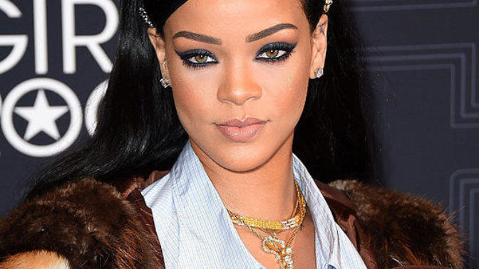 Yüz olarak rihanna mı güzel? taylor swift mi?