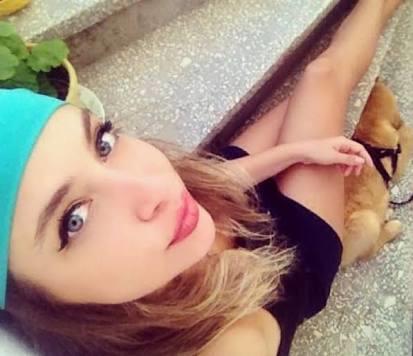 Hande Erçel Denen Kariyi Fanlari Yüzünden Boğmak Isteyen?