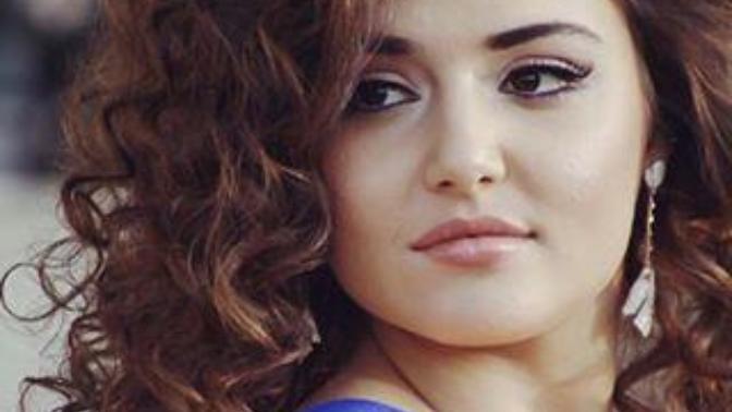 Hande Erçel Denen Kariyi Fanlari Yüzünden Boğmak Isteyen?