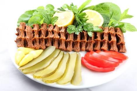 Çiğ köfte turşulu mu turşusuz mu seversiniz?