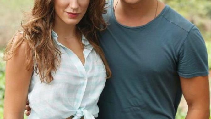 Serenay Sarıkaya Hangisiyle Daha Çok Yakışıyor?