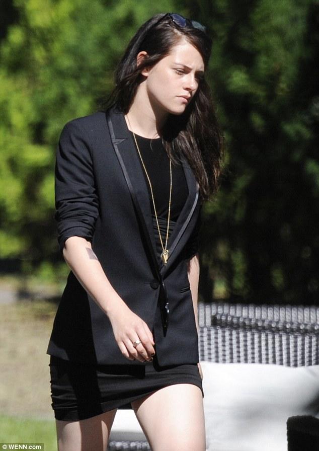 Kristen Stewart'ın tarzını beğeniyor musunuz soğuk duruşunu?