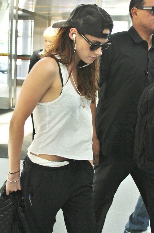 Kristen Stewart'ın tarzını beğeniyor musunuz soğuk duruşunu?