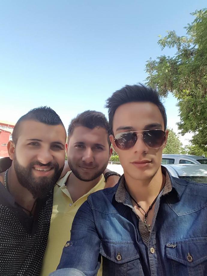 sıcak bir günde sıcak dostlarla ve hep böyle dostlarımın olması dileğiyle nasılız?