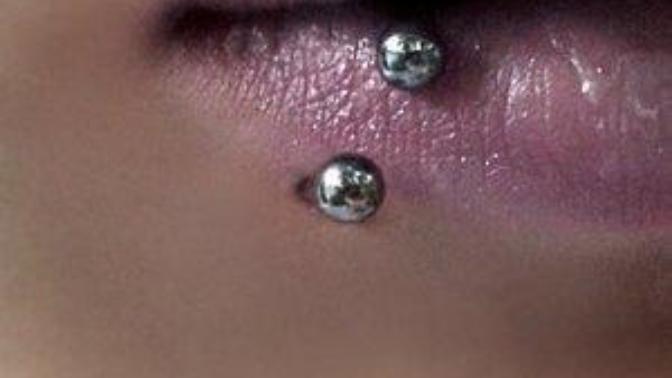 Bu piercing nasıl takılıyor?
